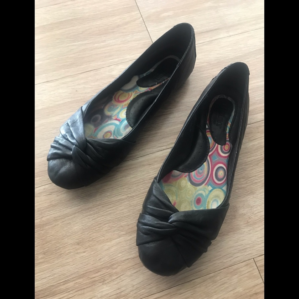 Born black leather ballet flats